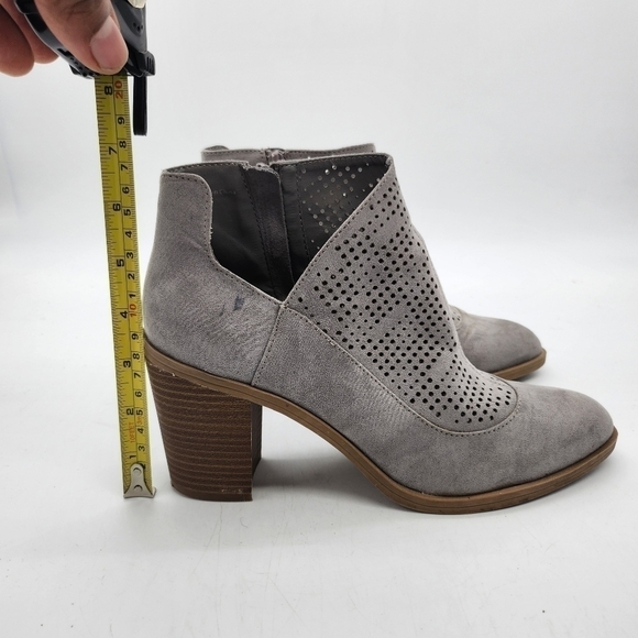 Dolce Vita Suede Ankle Bootie Heels Size 8.5M Shoes Grey - Picture 8 of 15